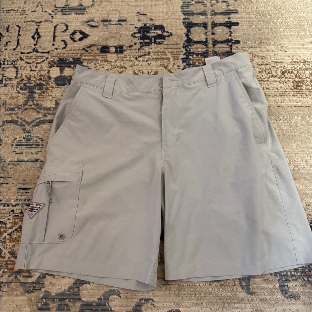 Columbia Light Gray Cargo Shorts